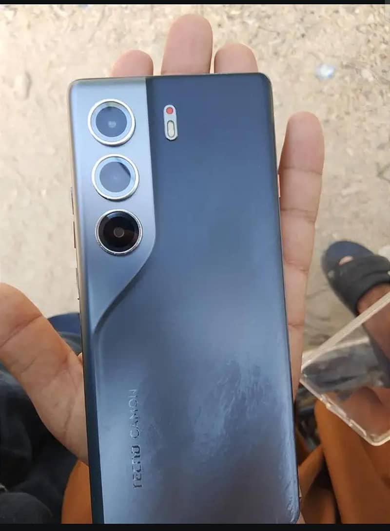 Tecno CAMON 40 Pro 1