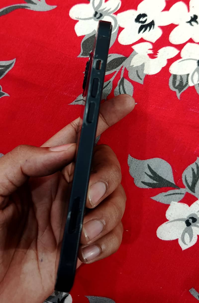 Apple iPhone 13 2