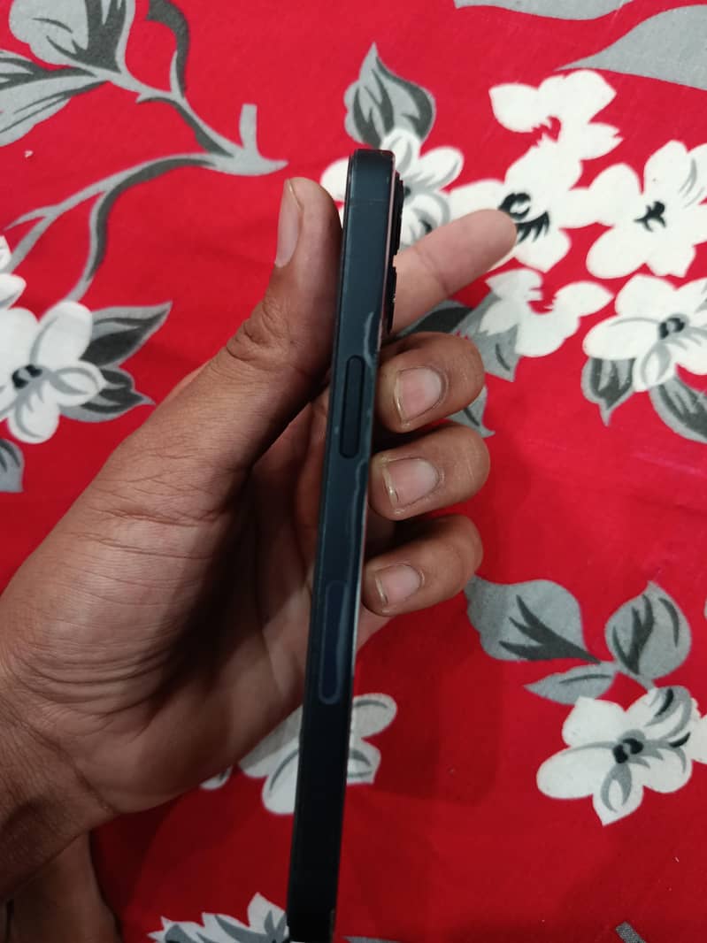 Apple iPhone 13 3