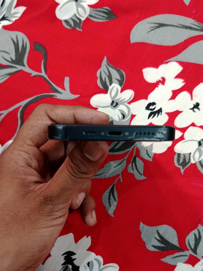 Apple iPhone 13 4