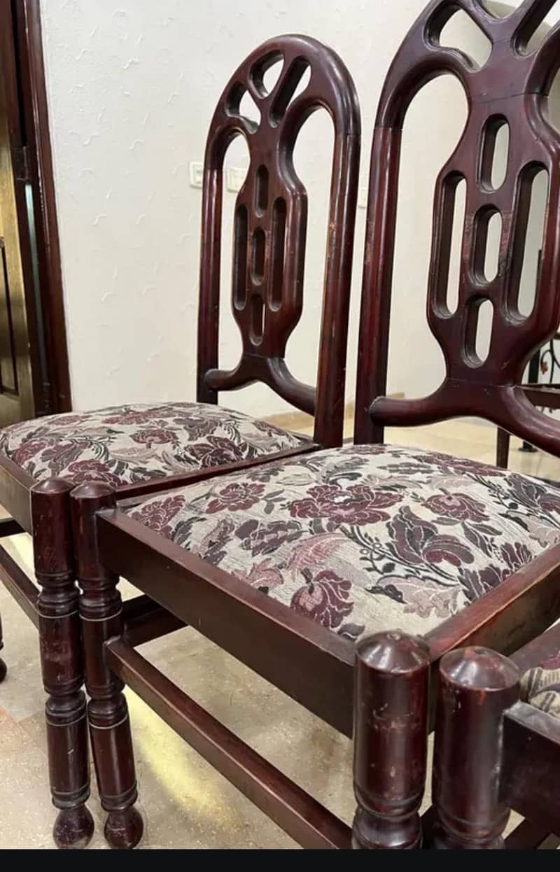 Round dining table 2