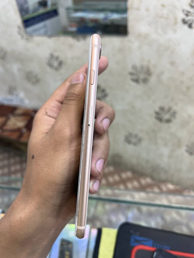 Apple iPhone 8 Plus 1