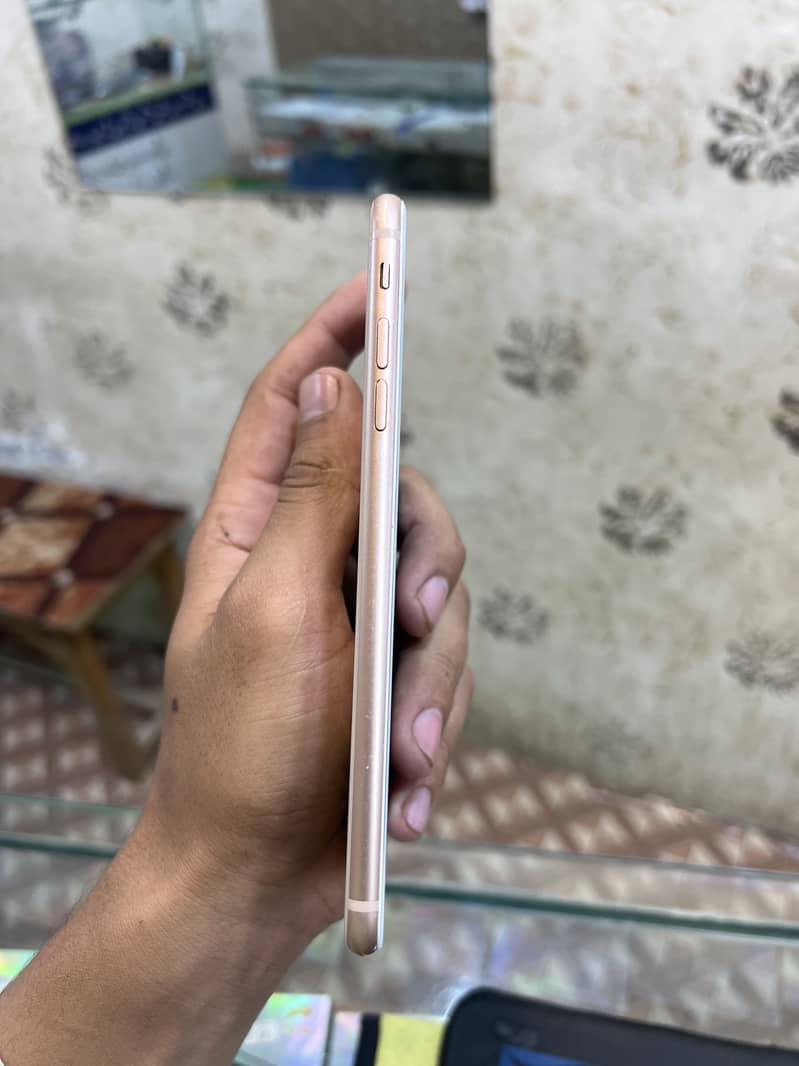 Apple iPhone 8 Plus 2
