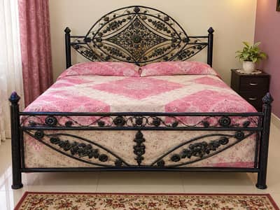 king size bed with mattres