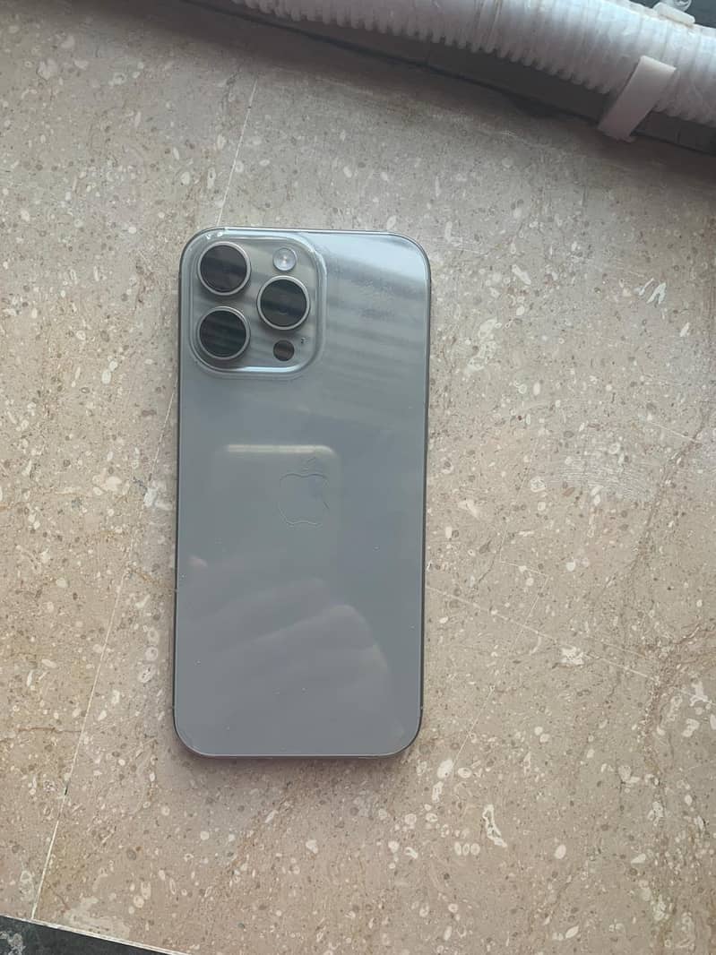 iPhone 16 Pro Max jv 0
