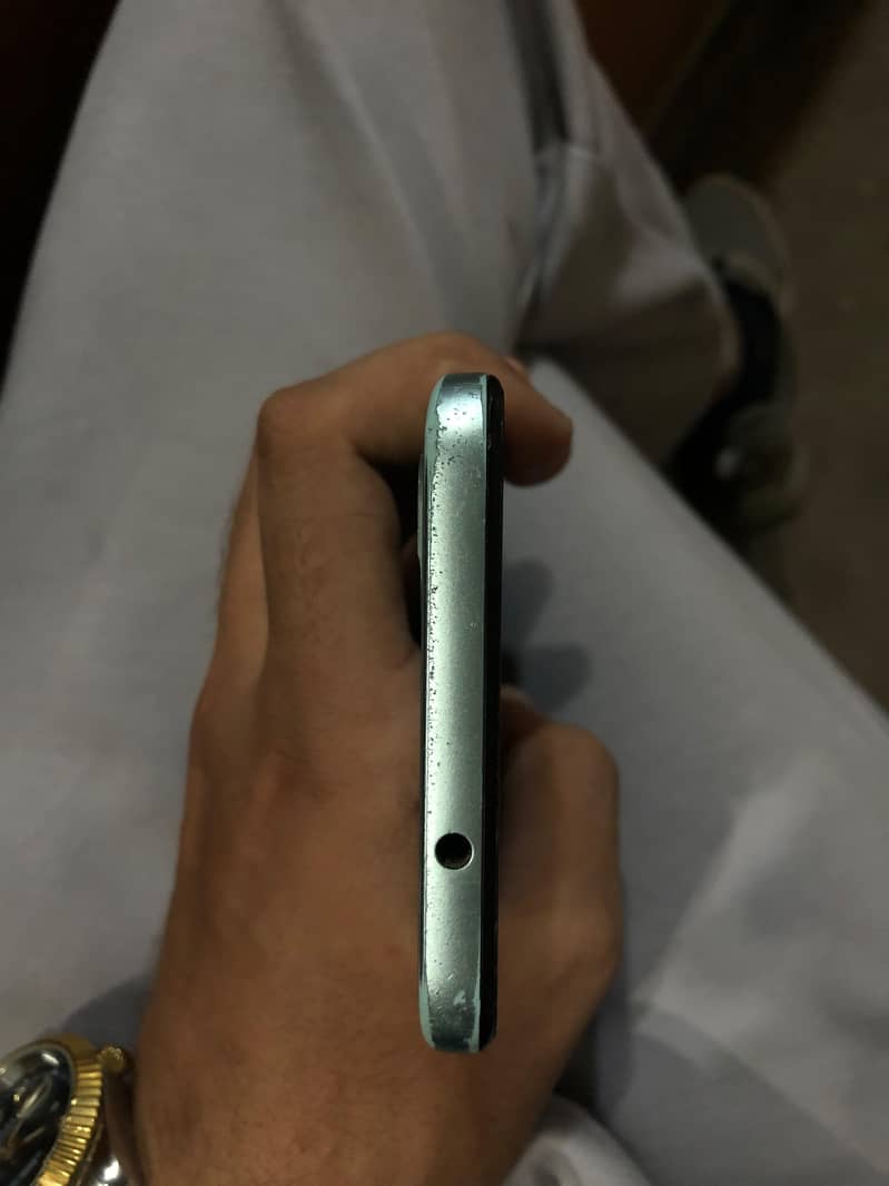 Nokia C32 4