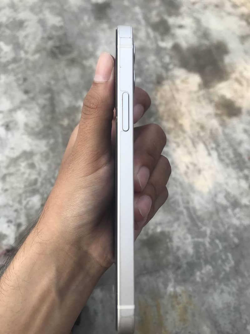 Apple iPhone 12 3