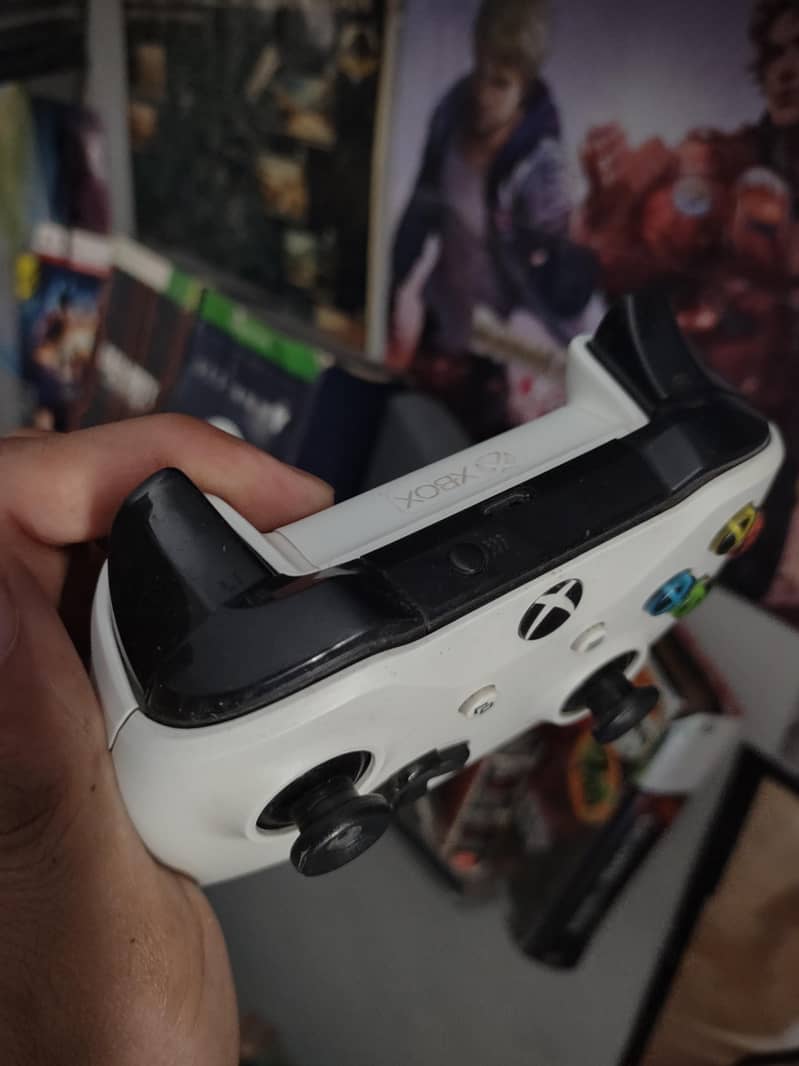 Xbox one s controller for sale good condition - Controllers - 1120489536