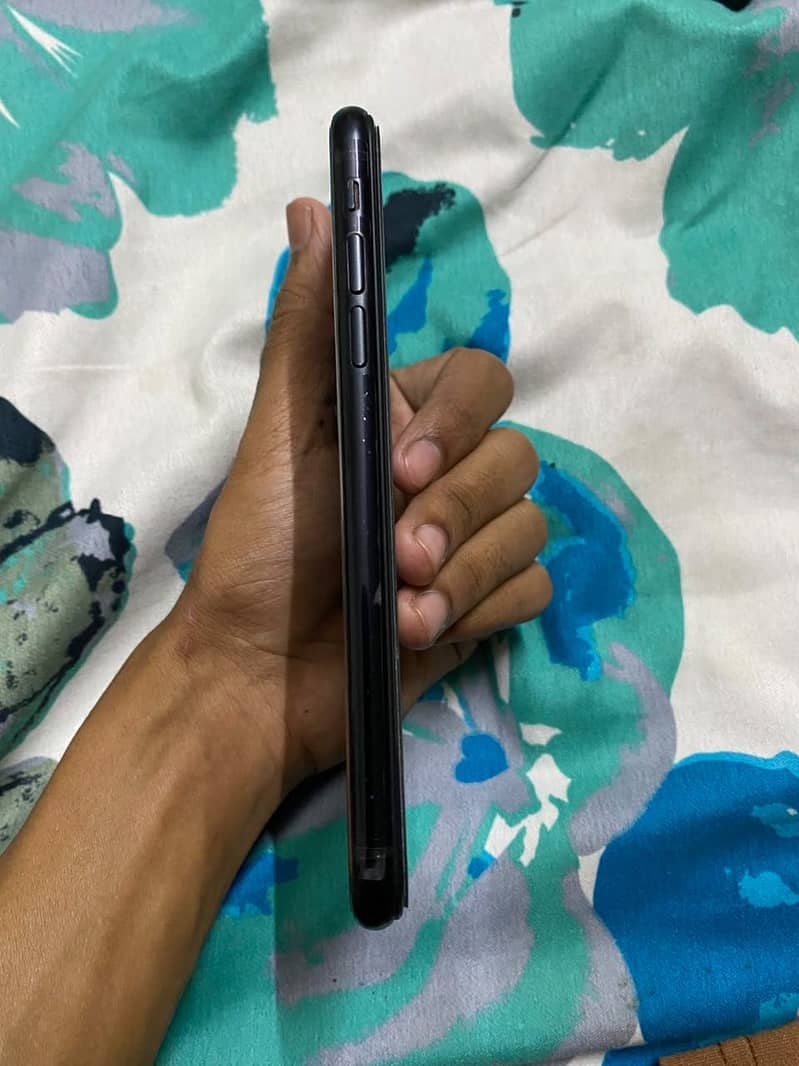 Apple iPhone XR 0
