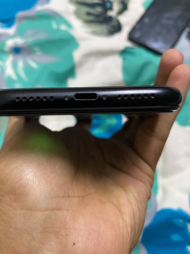 Apple iPhone XR 4
