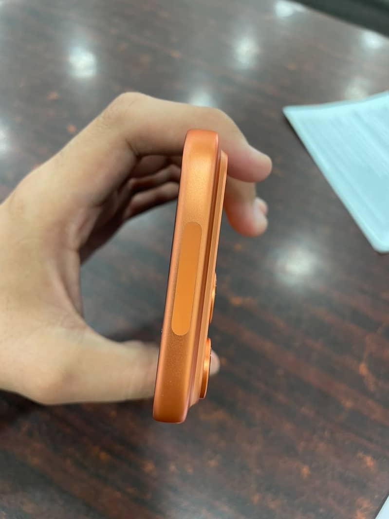 Apple iPhone 17 Pro Max 4