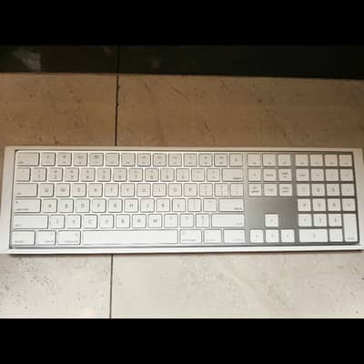 Apple Magic Keyboard with Numeric Keypad (Silver) with Box