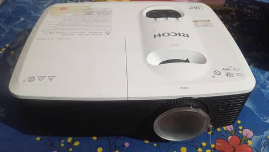 full hd projector. Richo for sell double HDMI