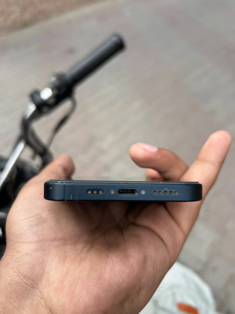 Apple iPhone 13 2