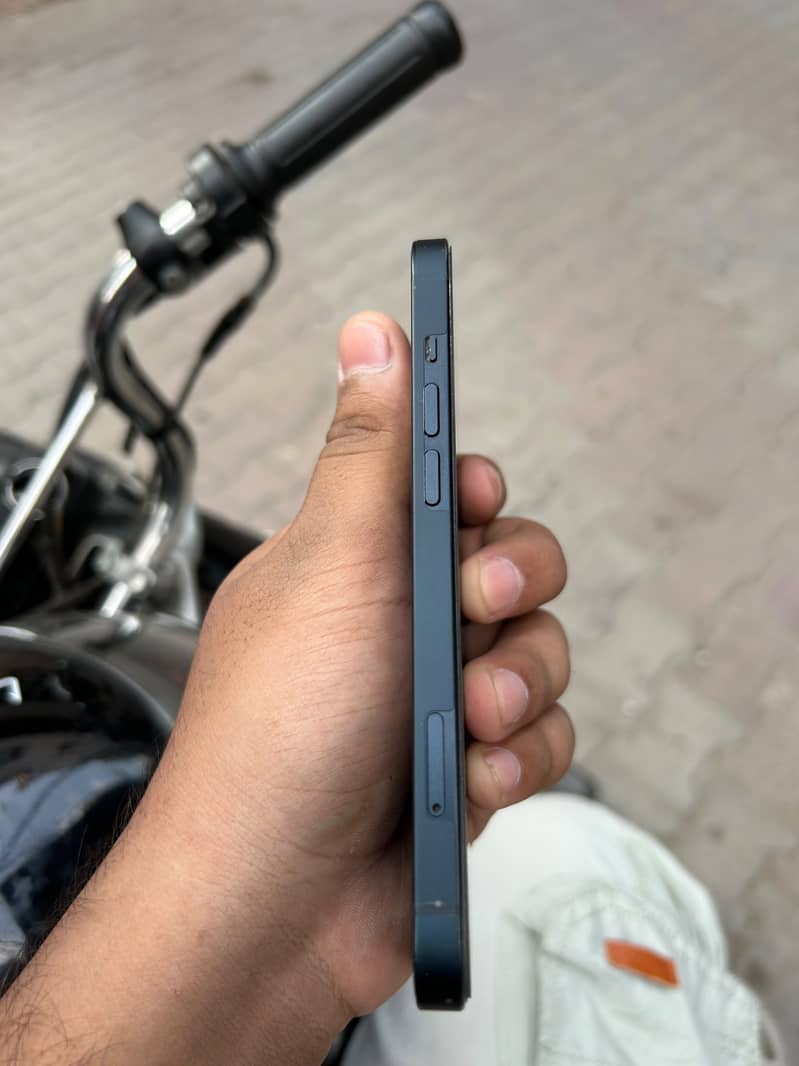 Apple iPhone 13 3