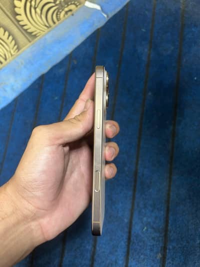 iPhone 16 Pro Max jv