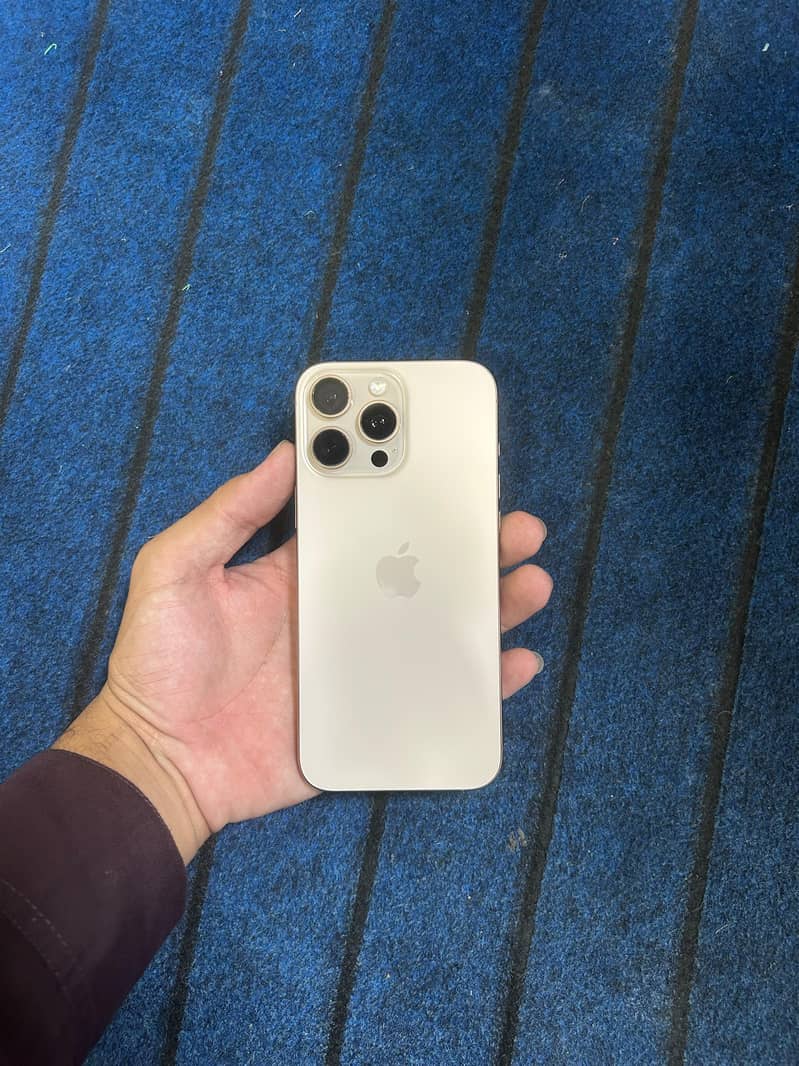 iPhone 16 Pro Max jv 1