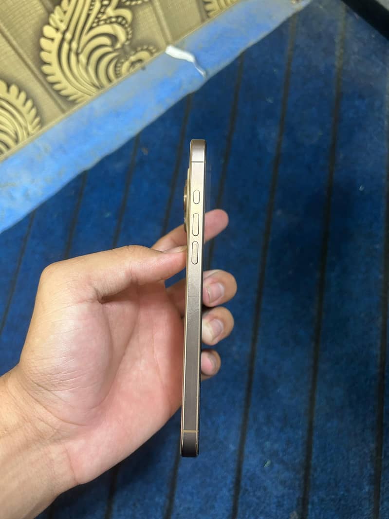iPhone 16 Pro Max jv 2