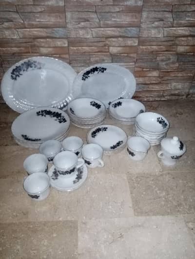 Dinner set for sale