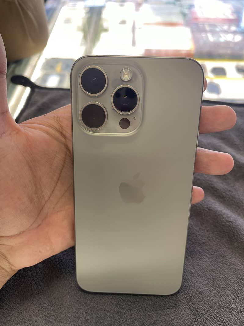 Apple iPhone 15 Pro Max 0