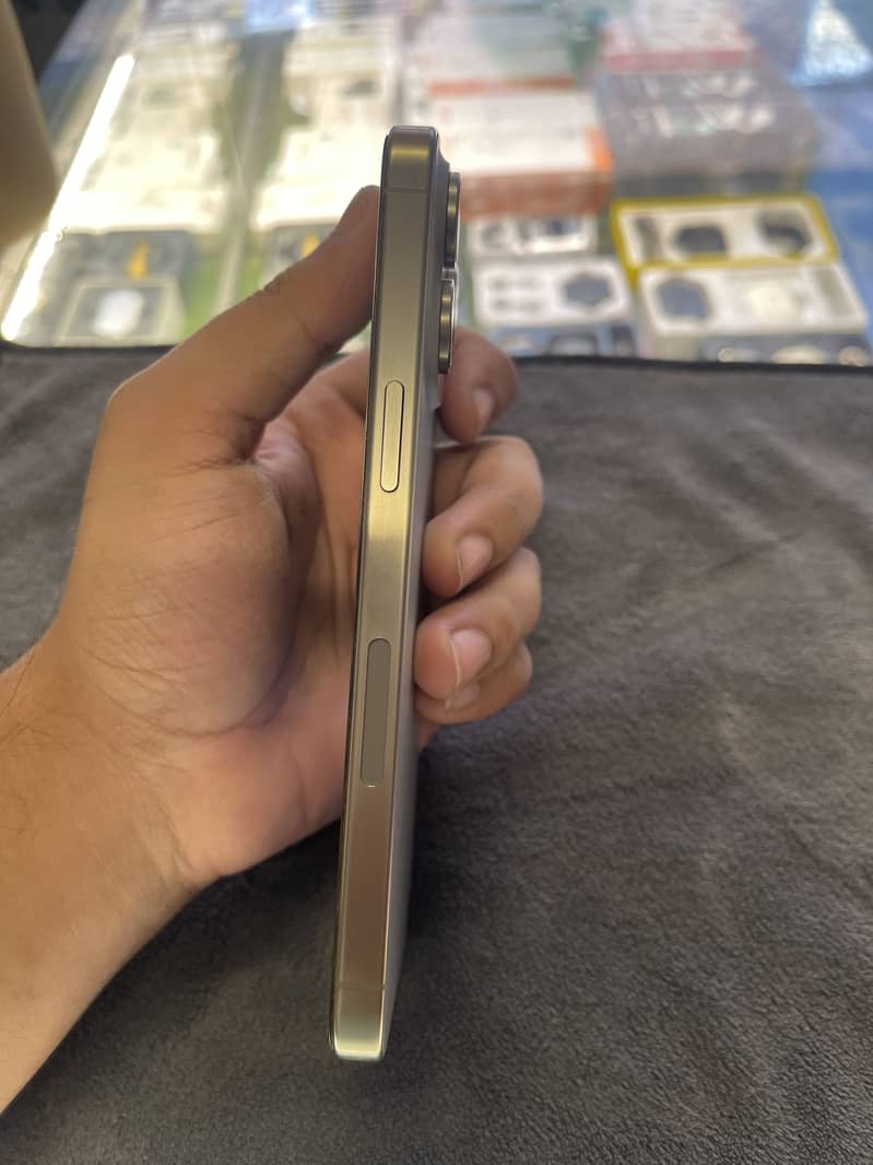 Apple iPhone 15 Pro Max 2