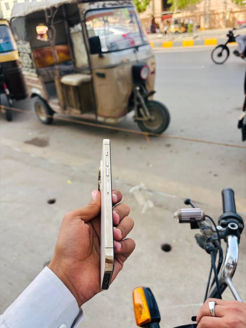 Apple iPhone 13 Pro Max 3