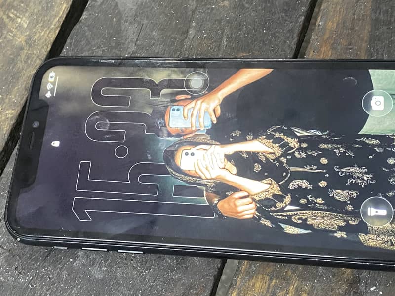 iPhone 11 4