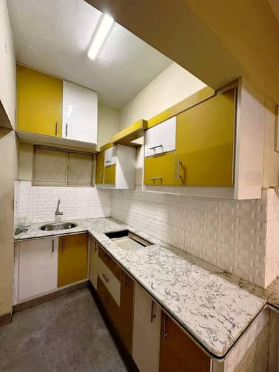 2 Bed DD sweet water lift available