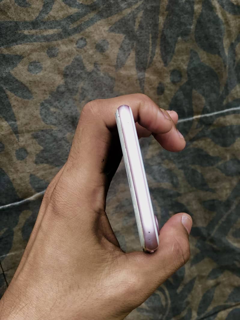 Apple iPhone 7 1