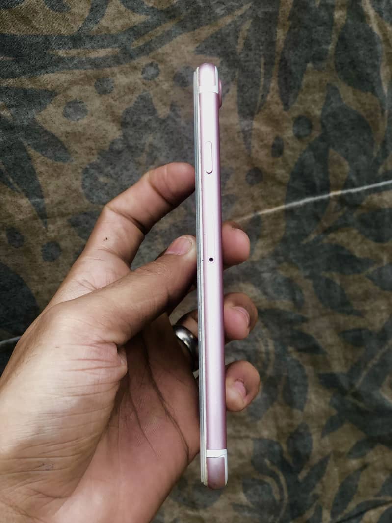 Apple iPhone 7 2