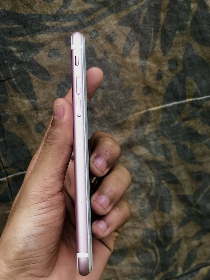 Apple iPhone 7 3