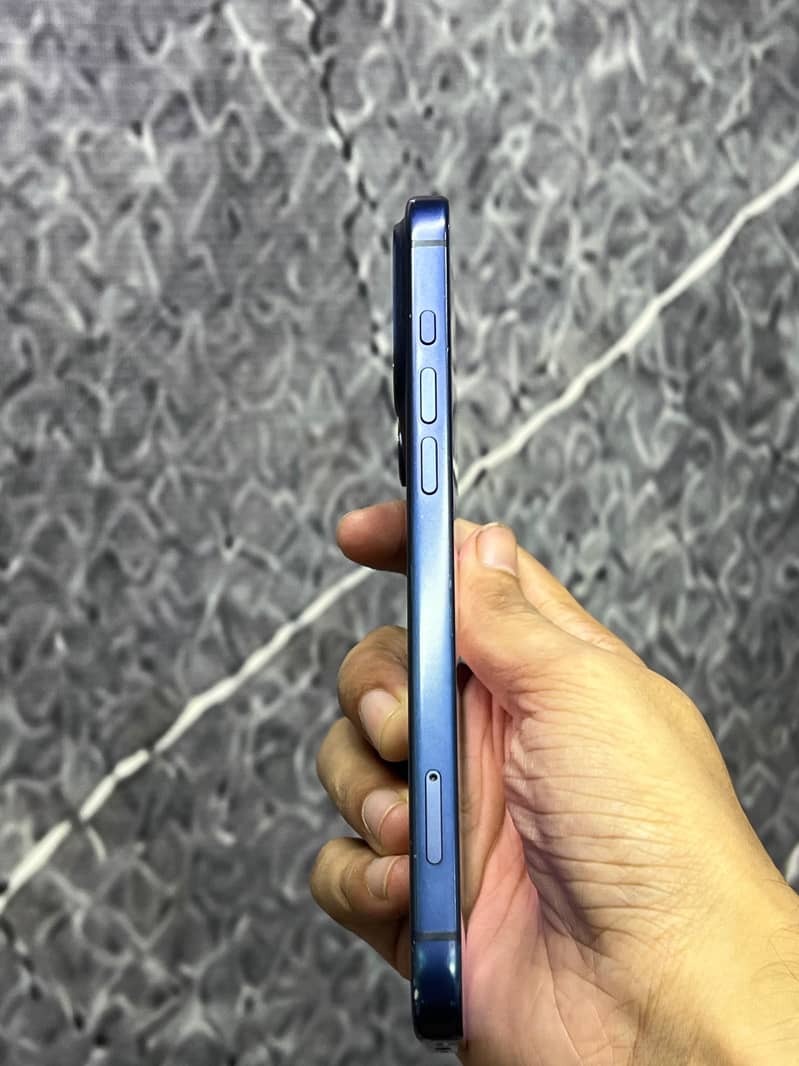 Apple iPhone 17 Pro Max 2