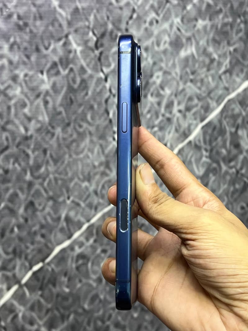 Apple iPhone 17 Pro Max 3