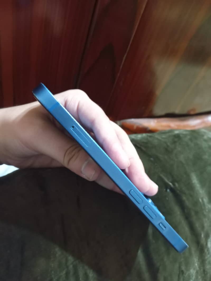 Apple iPhone 13 2