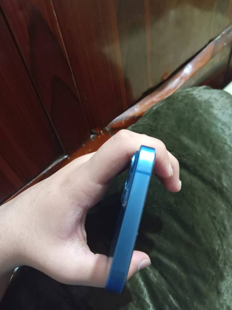 Apple iPhone 13 4