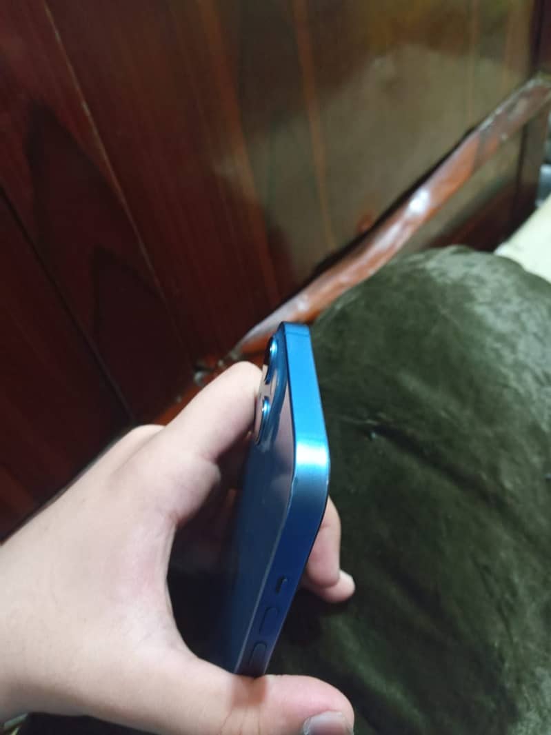 Apple iPhone 13 5