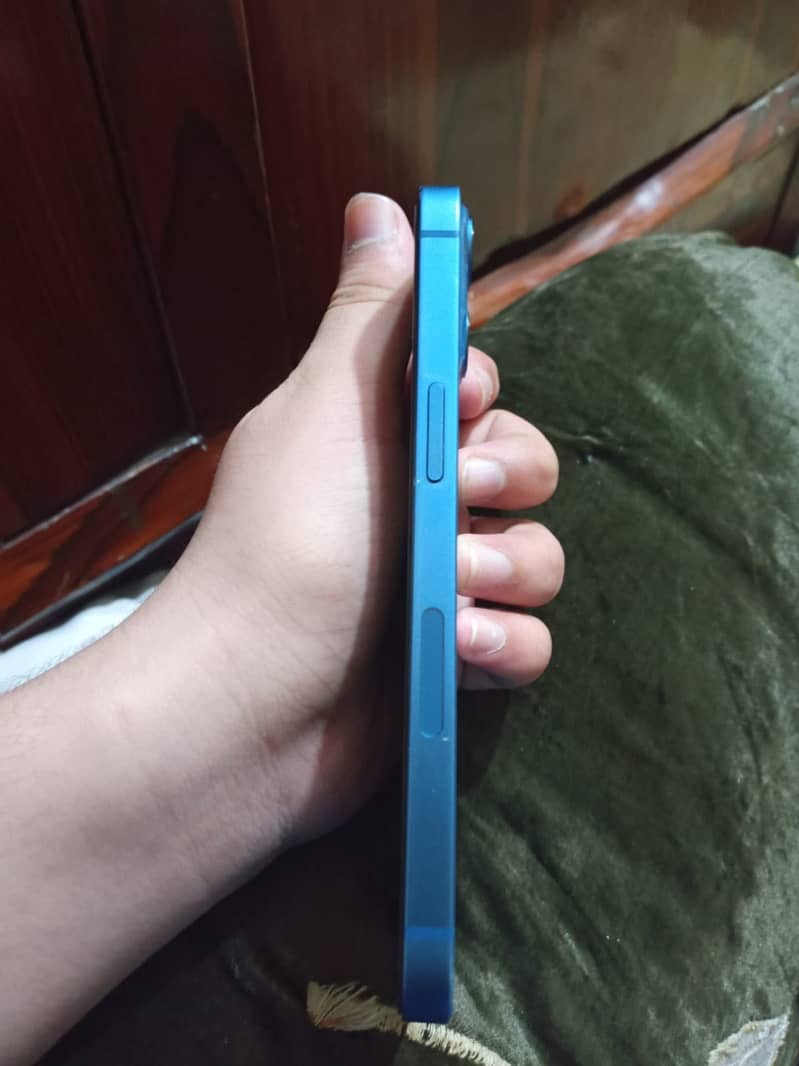 Apple iPhone 13 6