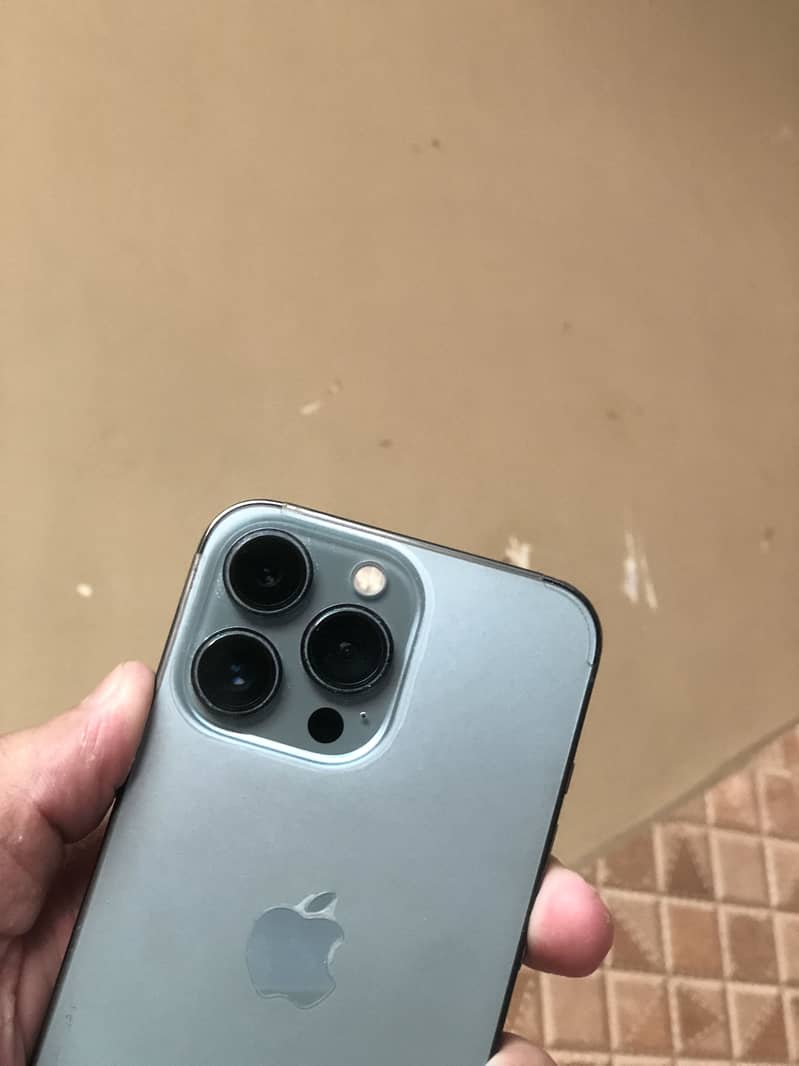 Apple iPhone 13 Pro 1