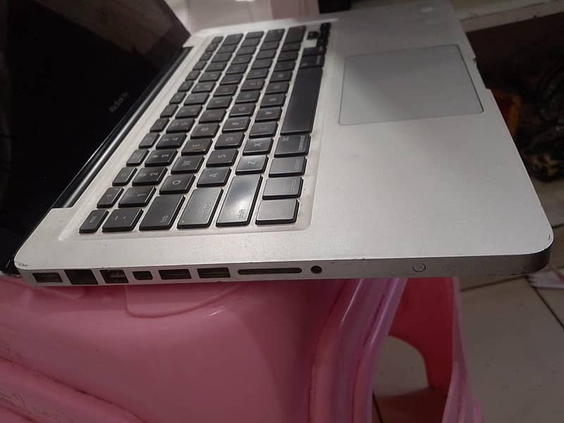 apple macbook / apple/ 0