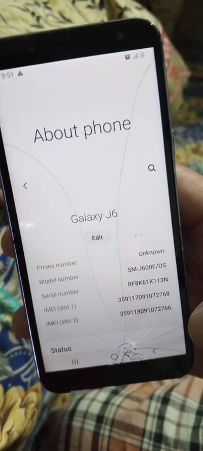 Samsung  J6 screen pr scratch he mgr chalta shi he