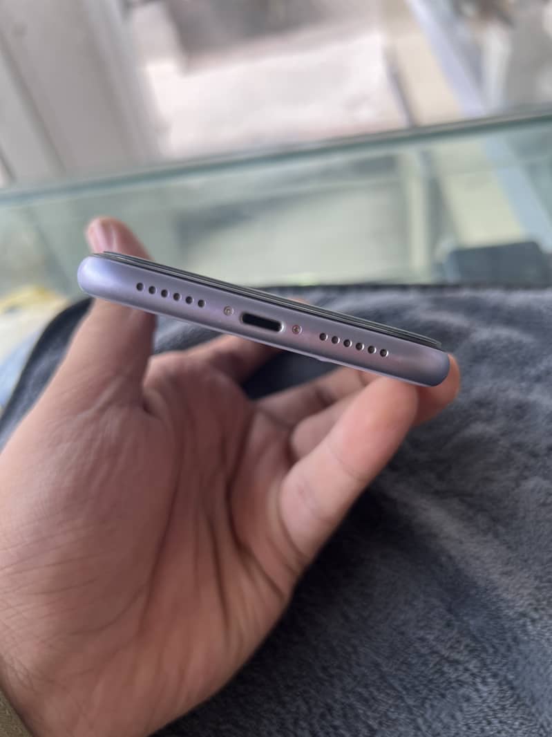 Apple iPhone 11 3
