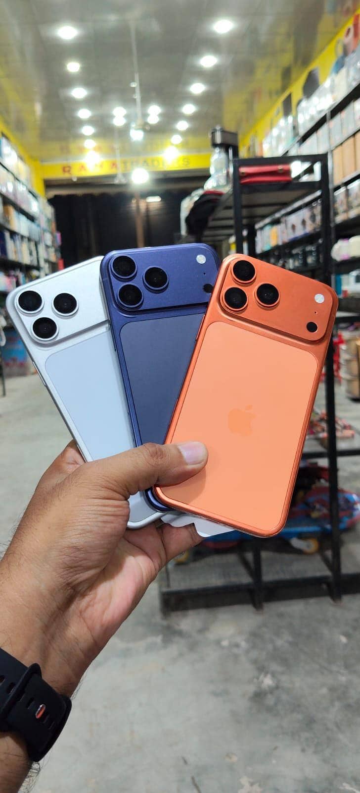 Apple iPhone 17 Pro Max 4