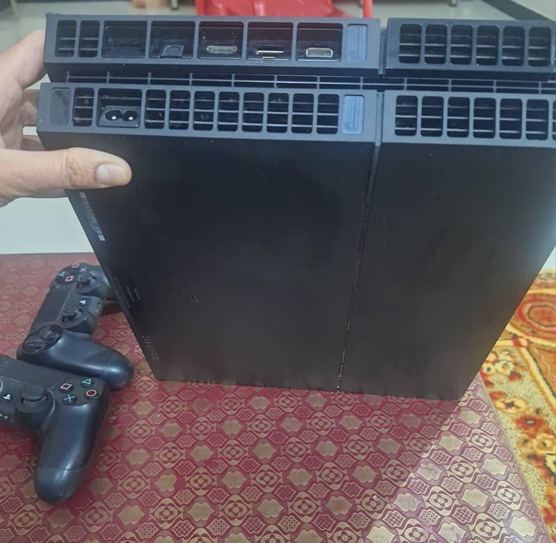 PS4 with controllers 0