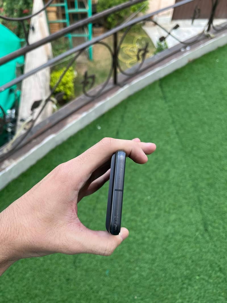 Google Pixel 8 4