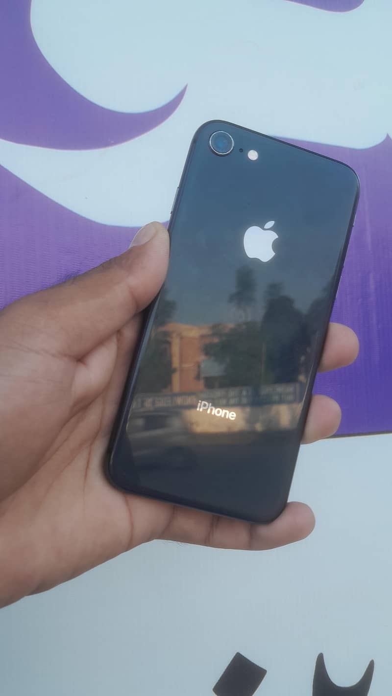 Apple iPhone 8 1