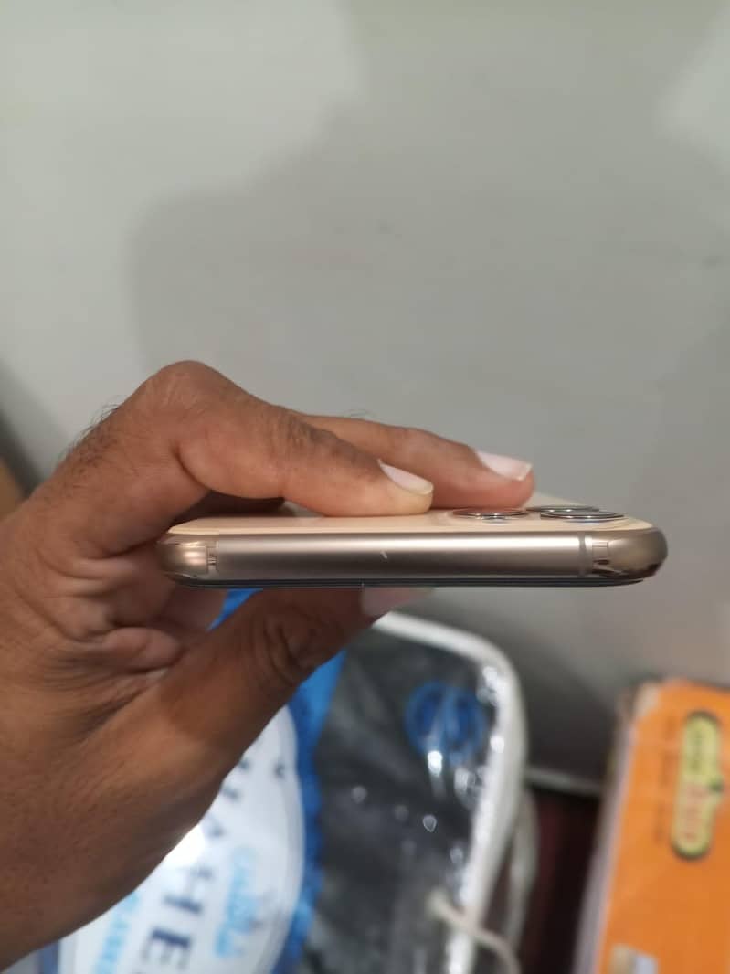 Apple iPhone 11 Pro Max 5