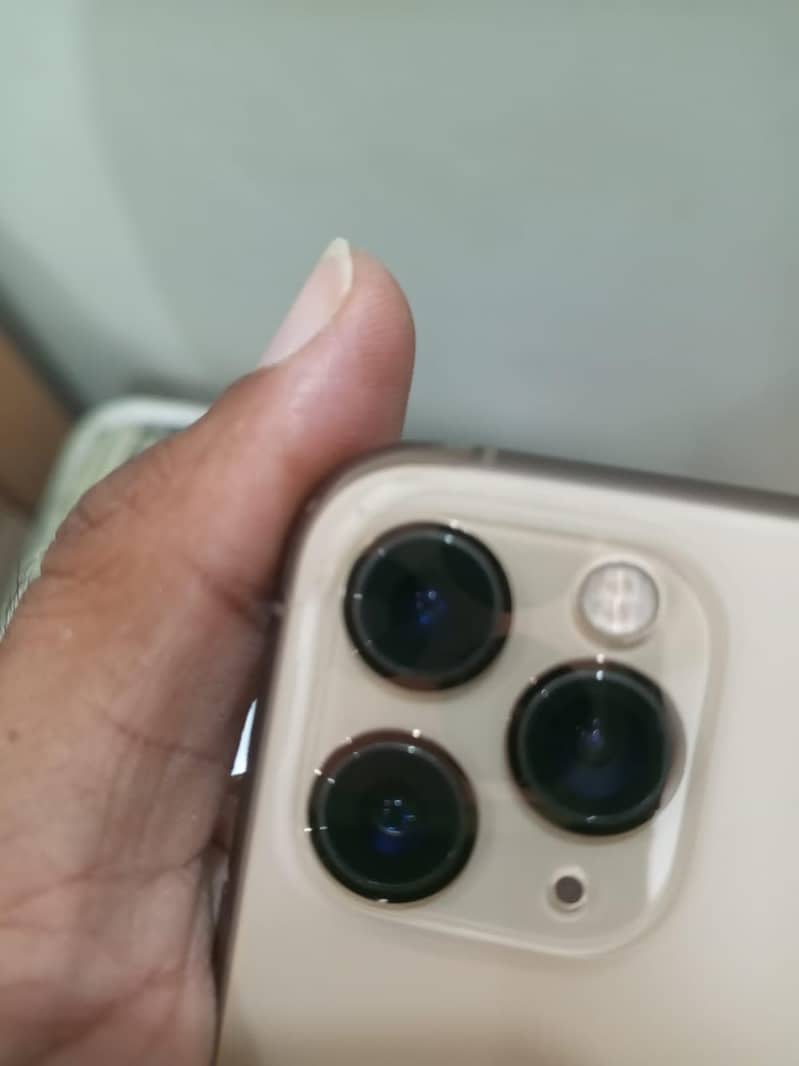 Apple iPhone 11 Pro Max 7