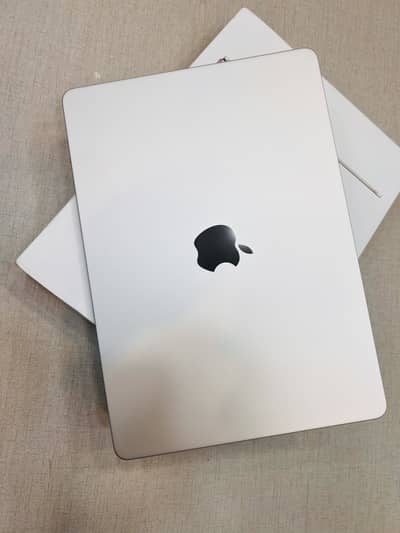 Mac book Air M4 16/256 with box
