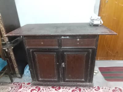 iron stand good condition sir polish honay wali hai