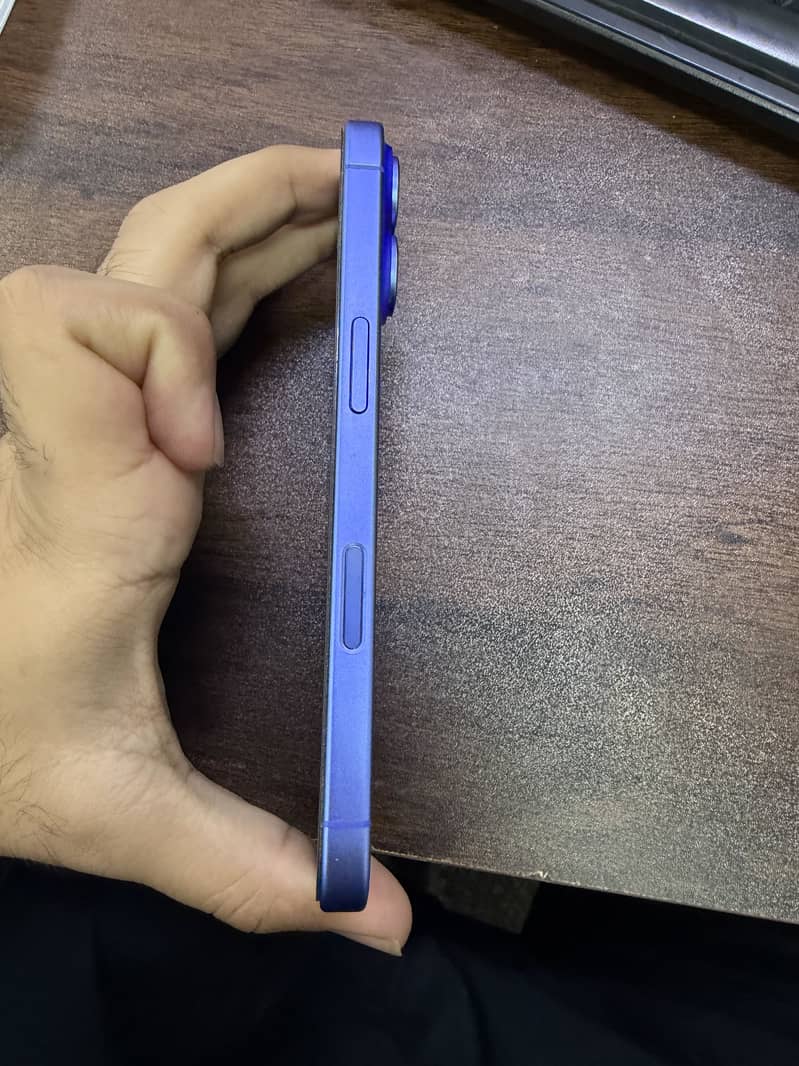 Apple iPhone 16 2